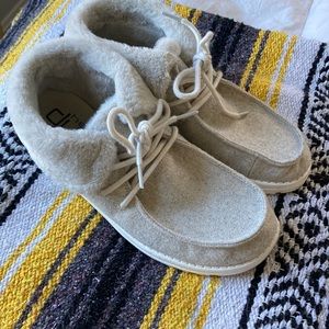 Hey Dude Britt fuzzy shoes women’s size 10